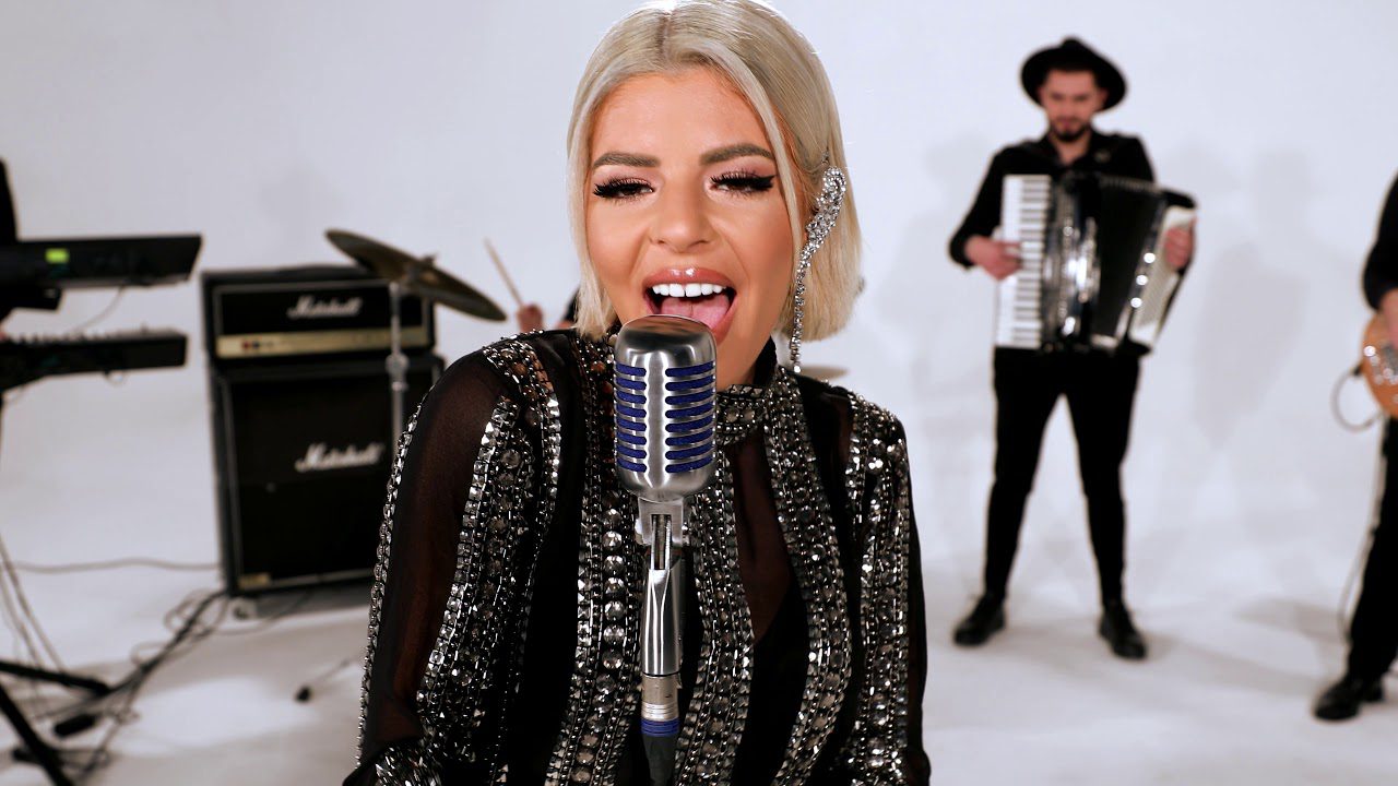 Iulia dumitrache band